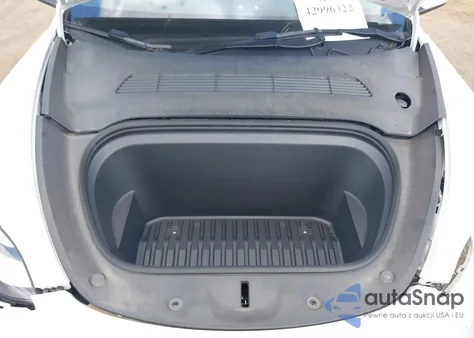 2023 Tesla Model Y Awd/Long Range Dual Motor All-Wheel Drive z USA, uszkodzony, nr VIN 7SAYGDEE2PA095943